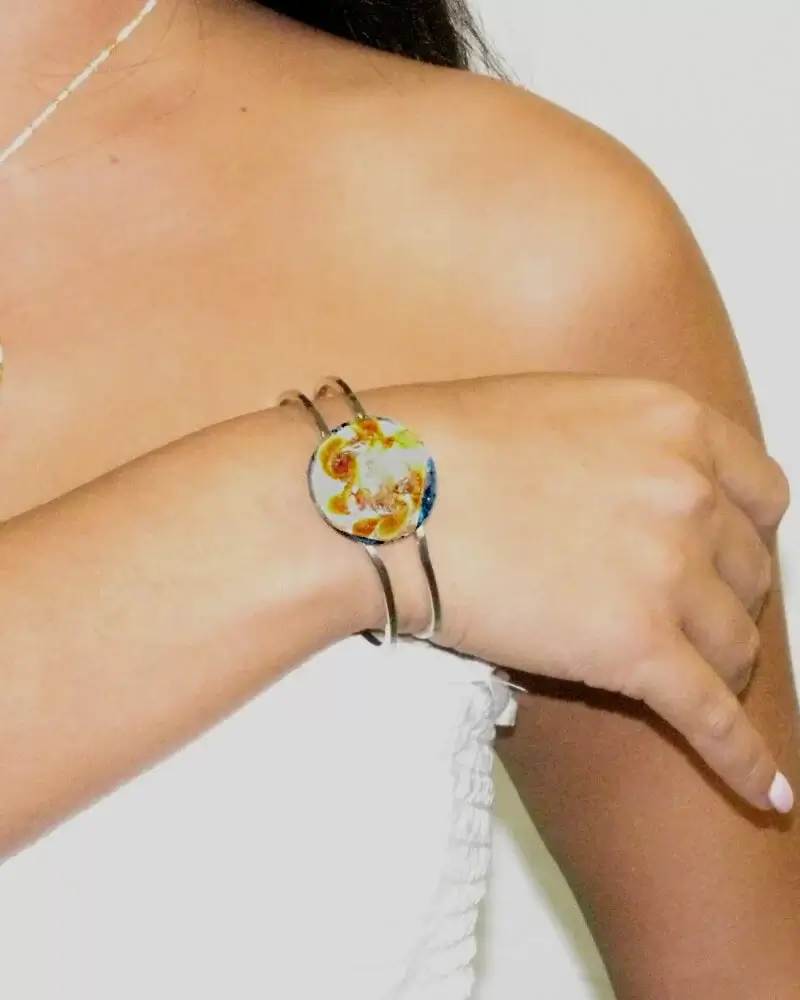 murano glass bracelet with a chrome spring hinge