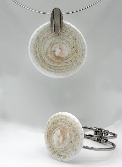White-Sands-Glass-Pendant-and-Bracelet