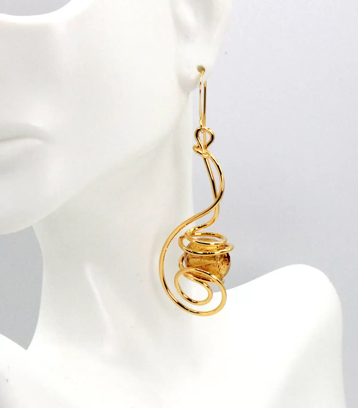 arabesque-long-golden-earring-red-gold-bead