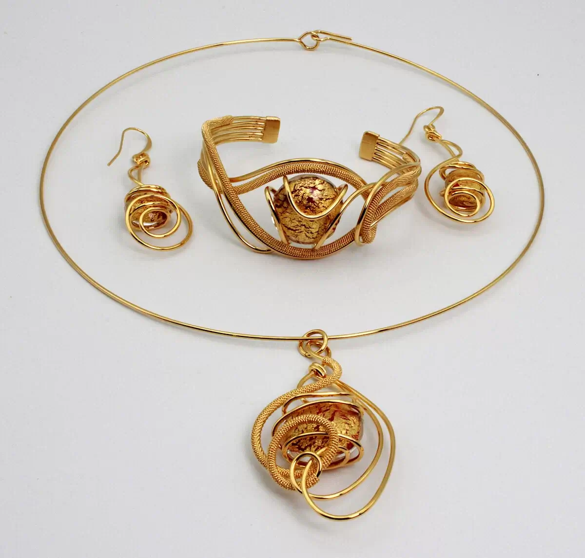 gold-set-with-single-gold-red-glass-