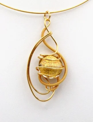Arabesque golden pendant detail with Murano glass brad