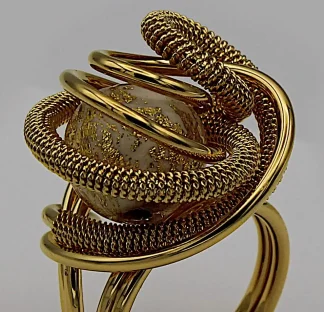 golden weave ring with gold Murano glass bead close up