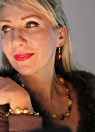 Murano necklace, bracelet and earring set in gold and caramel classic style, warm colors