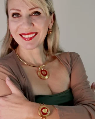 Collar necklace, bracelet and earring set in gold Murano glass with red glass centers