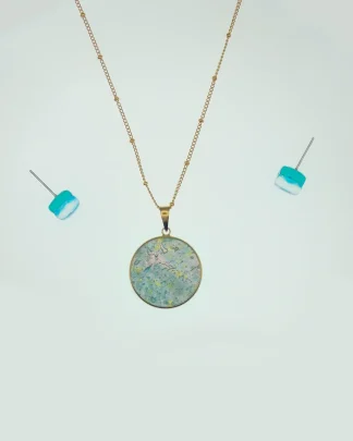 Turquoise Murano glass disc in gold on a gold detailed chain