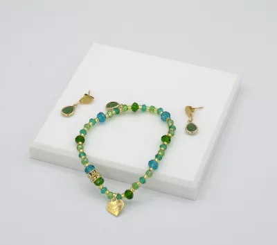 Delicate green tones stretch bracelet with matching delicate drop earrings on post