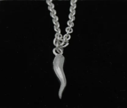 Silver Italian horn amulet on a 17 inch silver chain detail