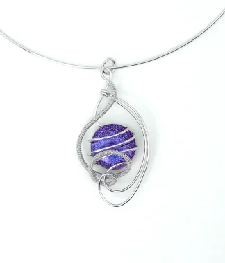 arabesque pendant silver purple-closeup