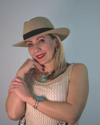 model wearing green with silver highlights Murano glass large disc pendant, bracelet and matching earrings